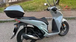 Honda SH 150i (2024 - 25)  (6)