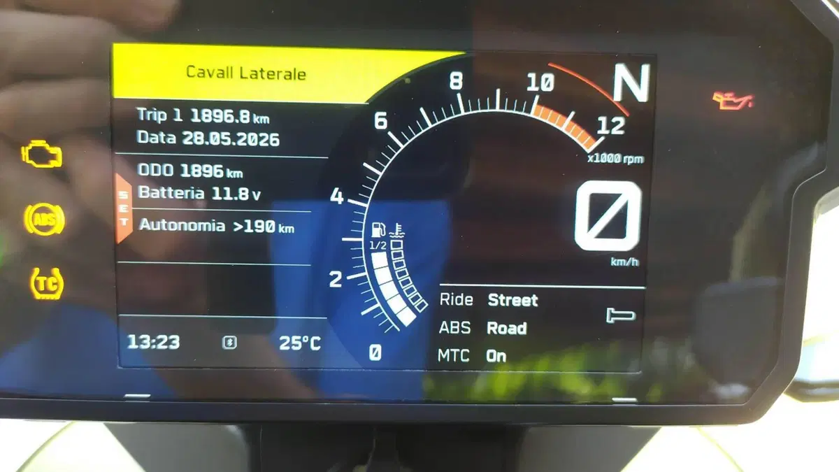 KTM 890 Adventure (2021)  (5)