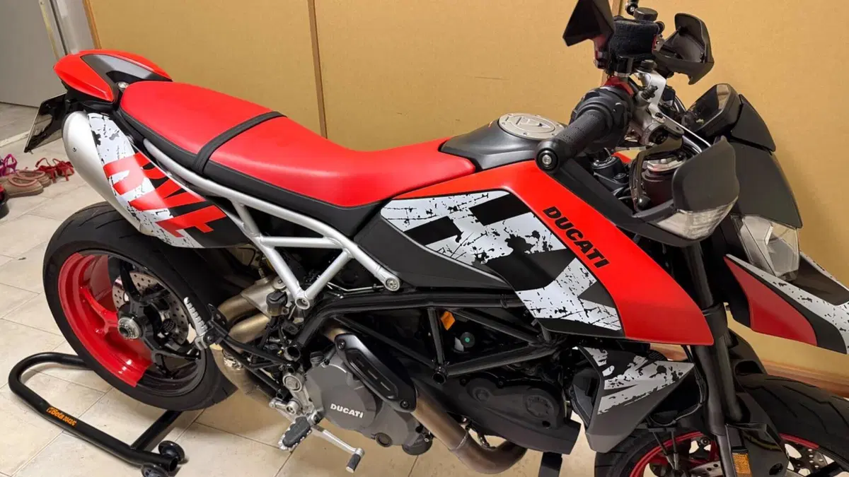 Ducati Hypermotard 950 RVE (2022 - 25)  (2)