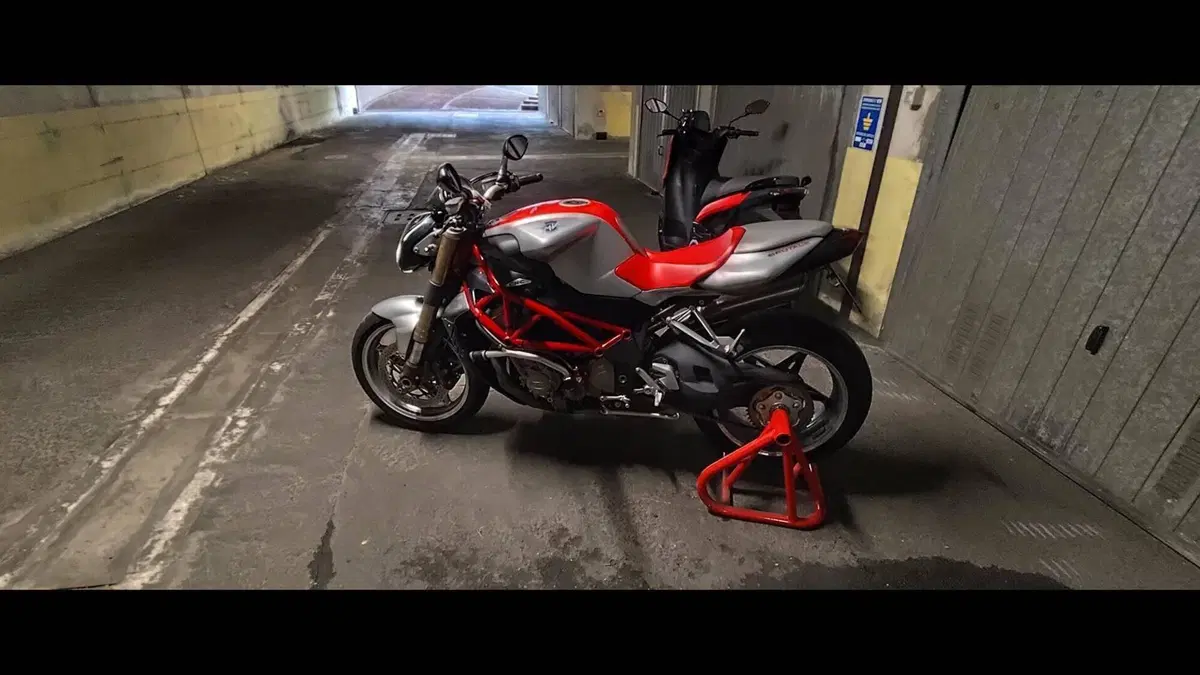 MV Agusta Brutale 910 S (2005 - 11)  (2)