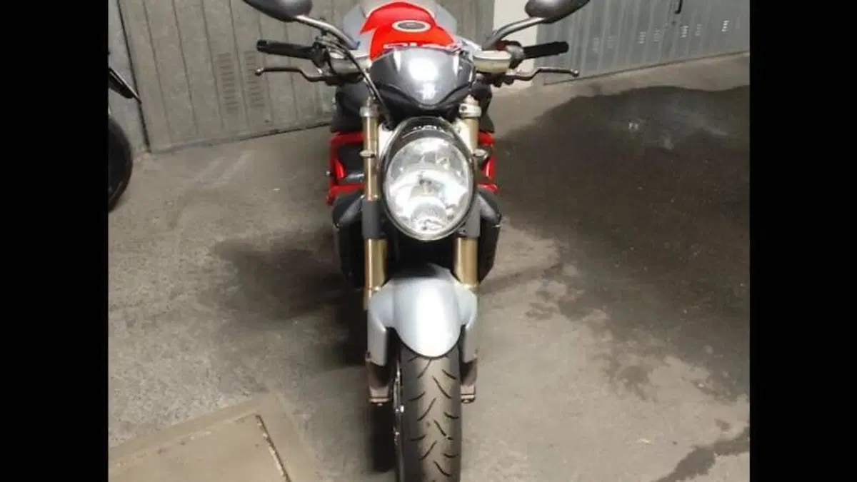 MV Agusta Brutale 910 S (2005 - 11)  (4)