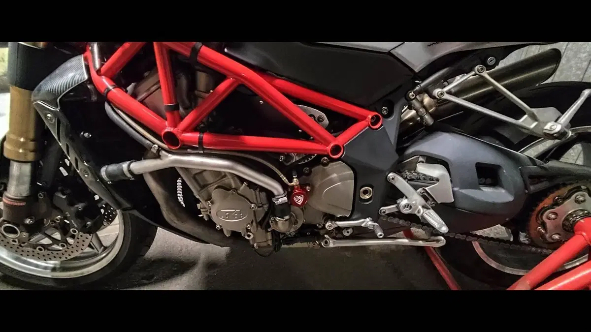 MV Agusta Brutale 910 S (2005 - 11)  (5)