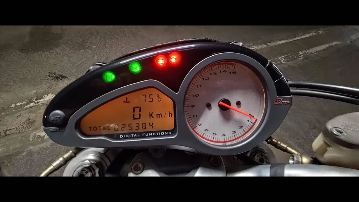 MV Agusta Brutale 910 S (2005 - 11)  (6)