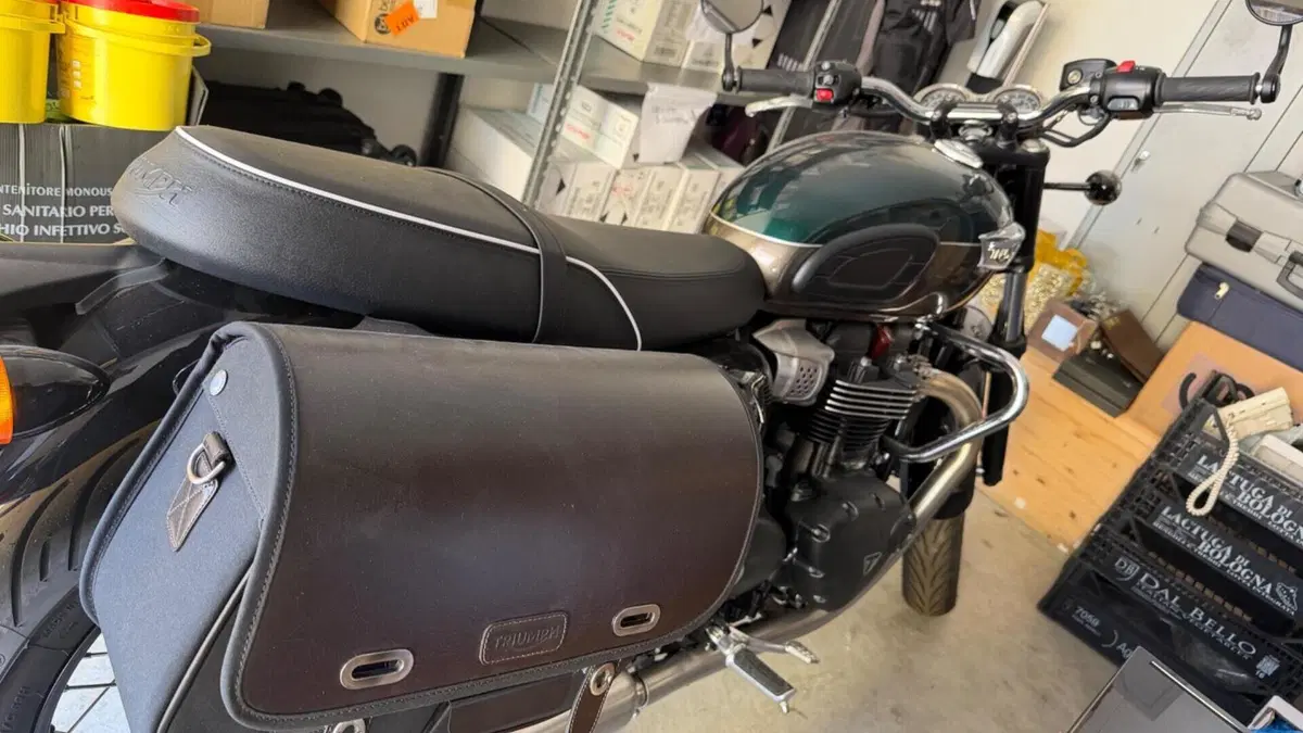 Triumph Bonneville T100 (2021 - 25)  (3)