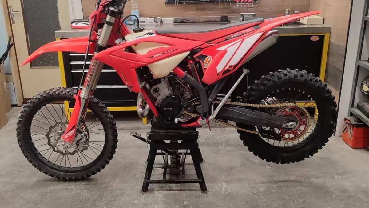 Betamotor RR 125 2T Enduro (2024)  (2)