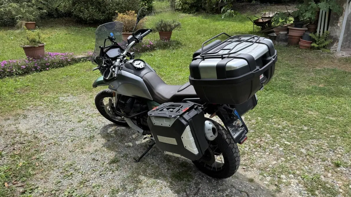 Moto Guzzi V85 TT Centenario (2021 - 22) 