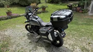 Moto Guzzi V85 TT Centenario (2021 - 22) 