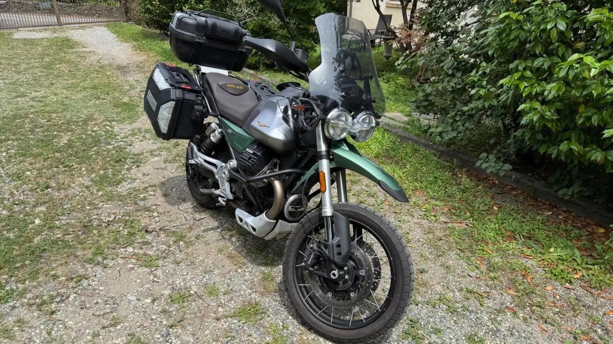 Moto Guzzi V85 TT Centenario (2021 - 22)  (3)