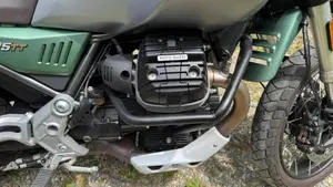 Moto Guzzi V85 TT Centenario (2021 - 22)  (4)