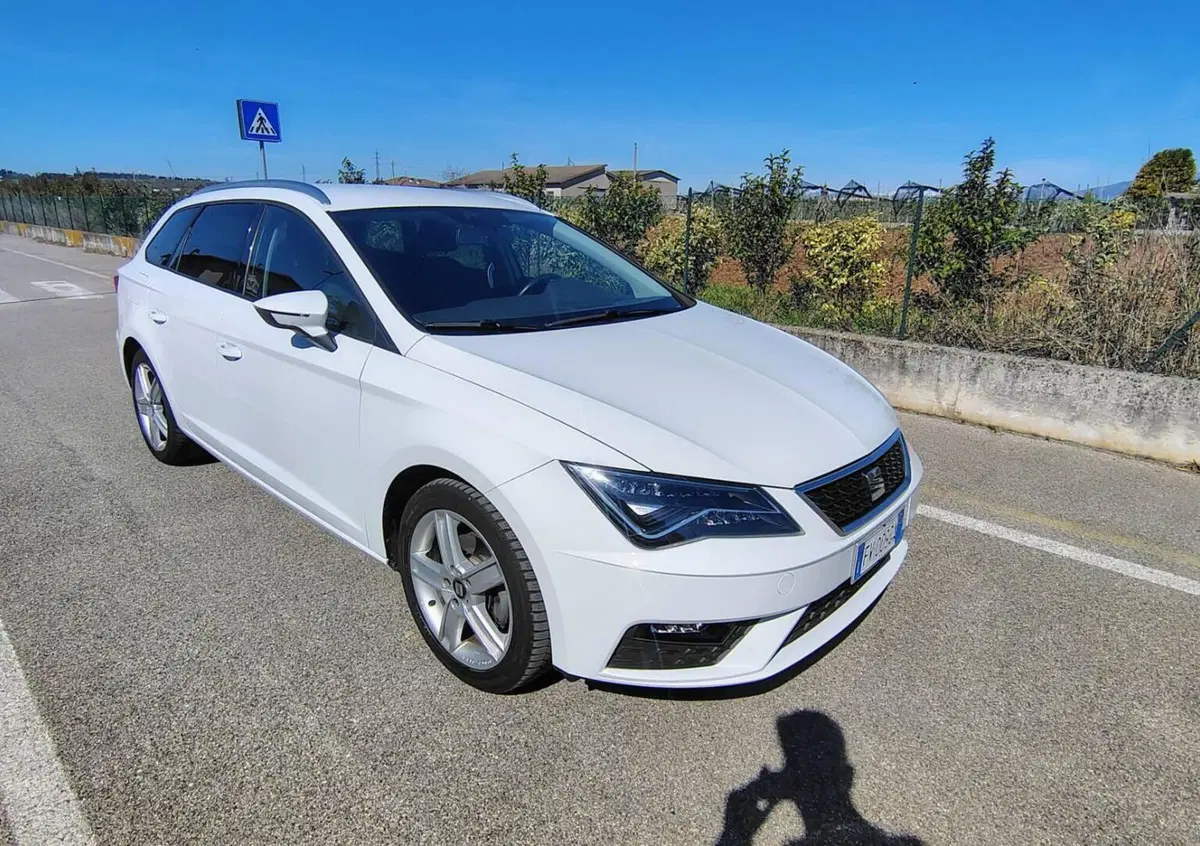 SEAT Leon ST 1.6 TDI 115 CV DSG Business (2)