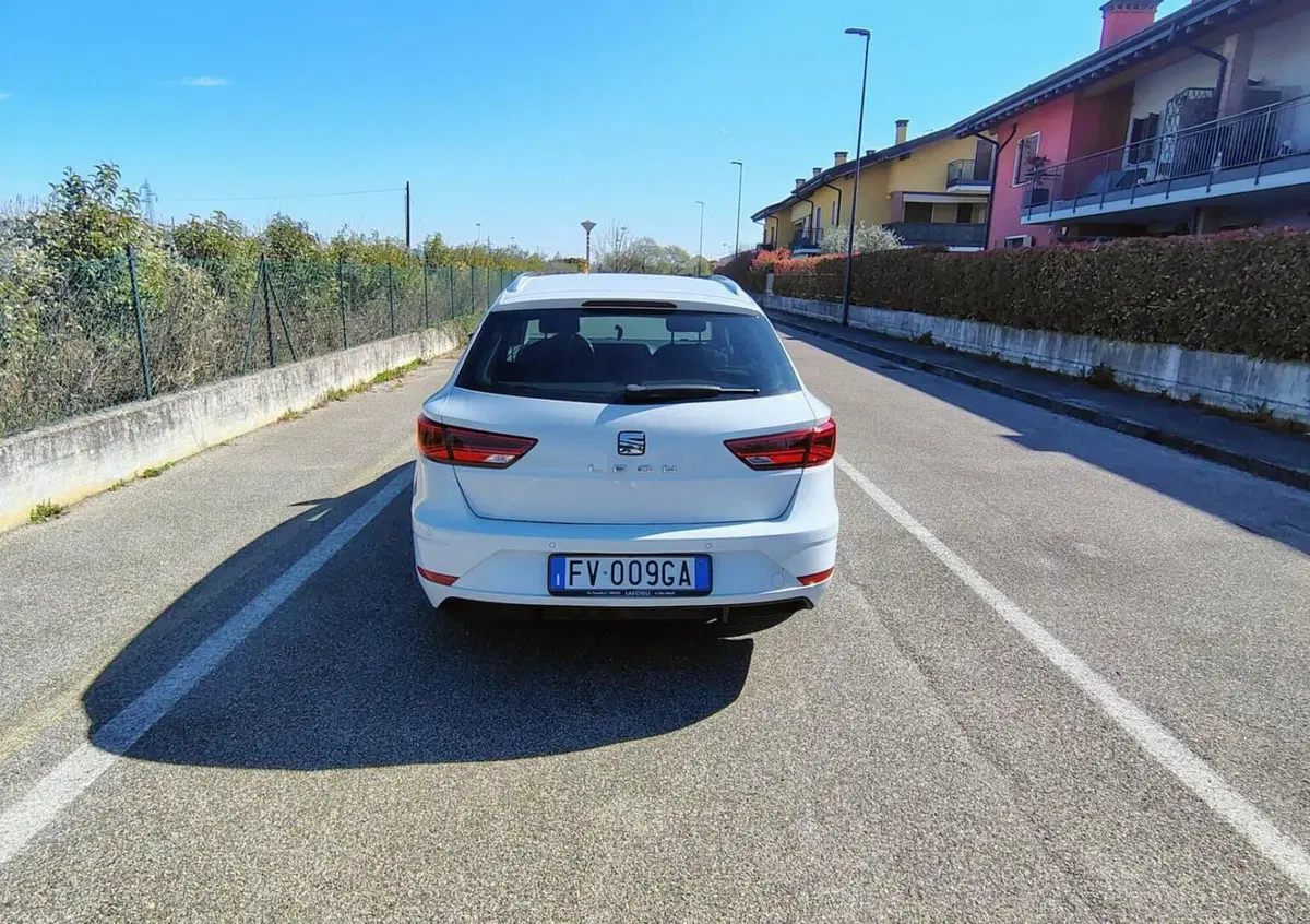 SEAT Leon ST 1.6 TDI 115 CV DSG Business (4)