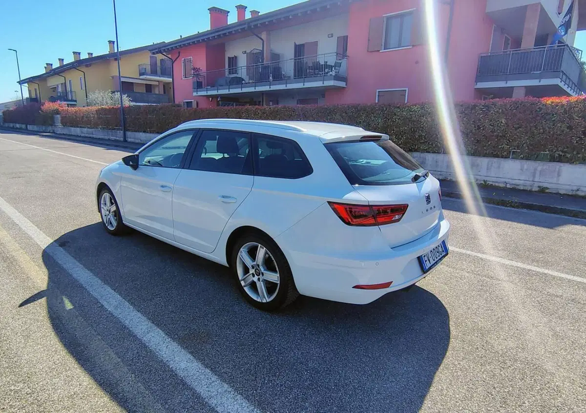 SEAT Leon ST 1.6 TDI 115 CV DSG Business (5)