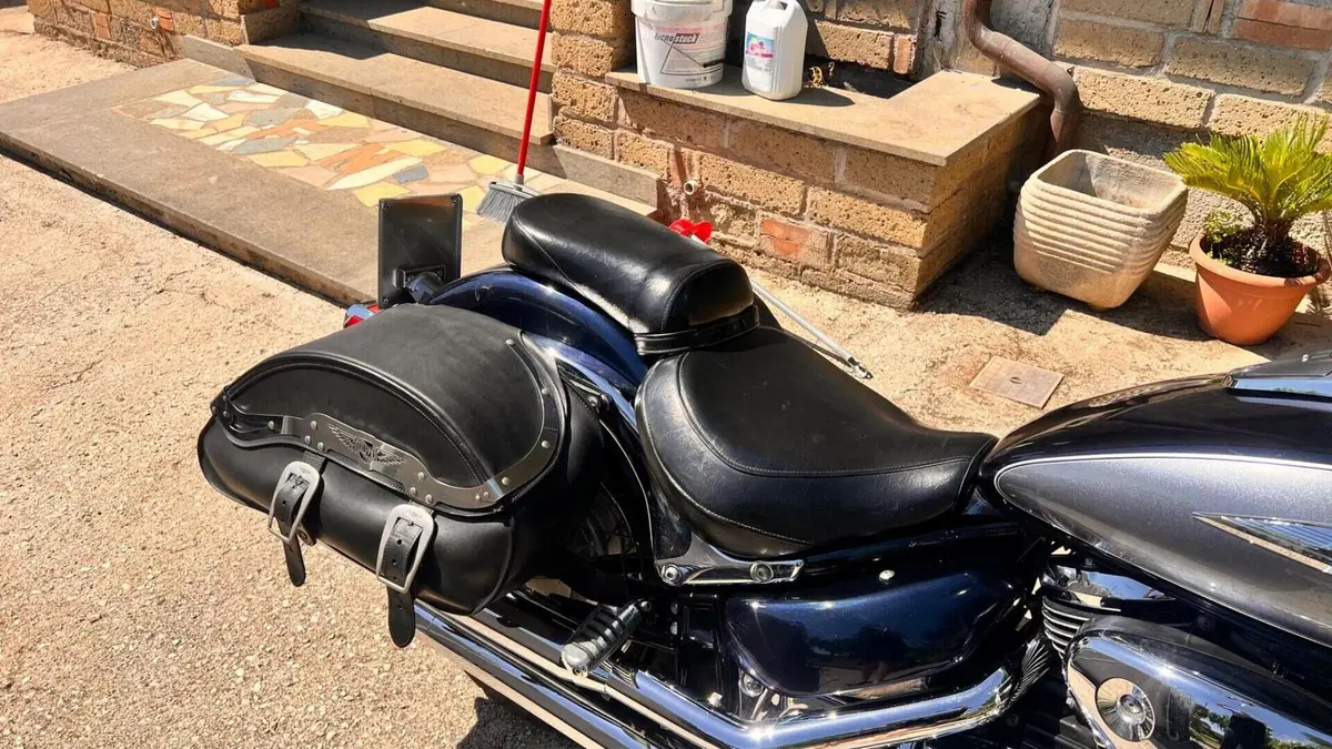 Suzuki Intruder 800 M (2005 - 08)  (10)
