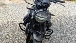 Moto Guzzi V7 Stone (2021 - 24)  (3)
