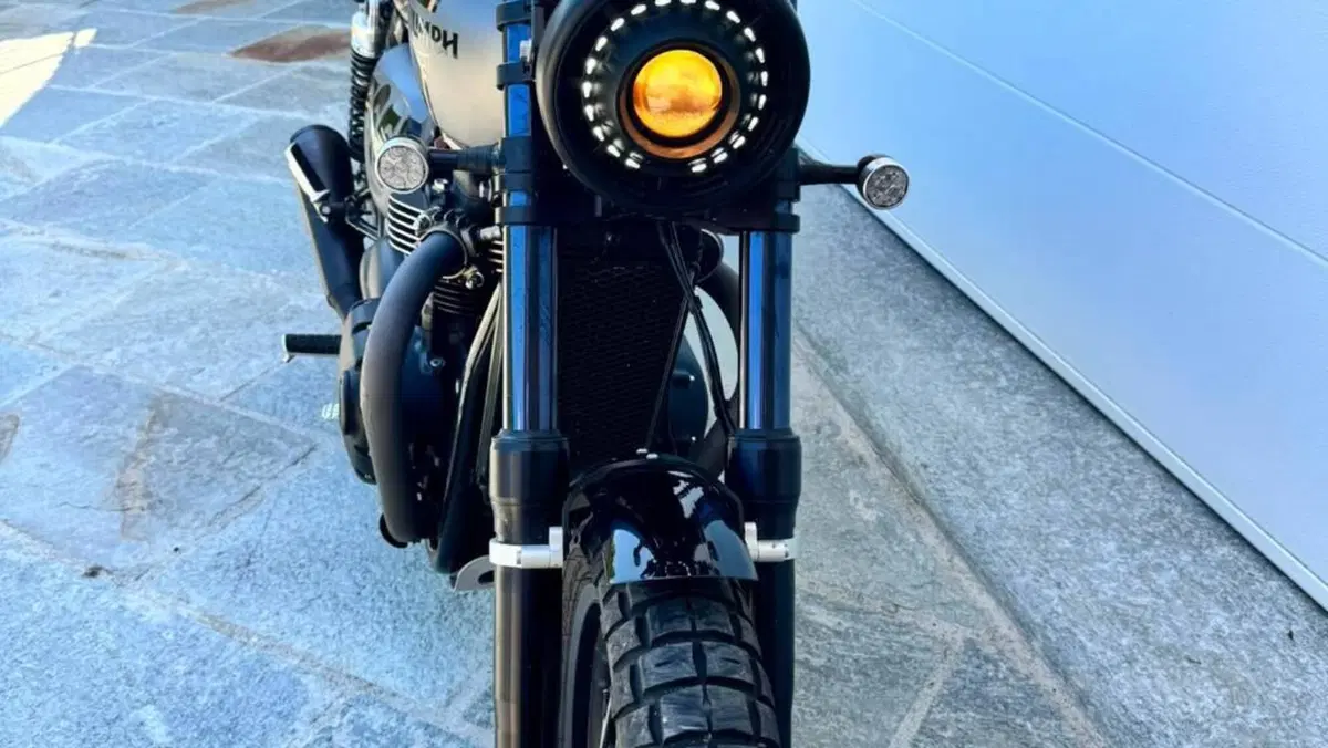 Triumph Street Twin 900 (2016)  (3)