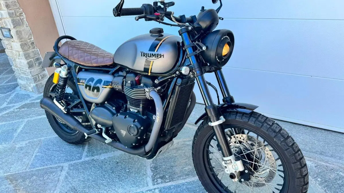 Triumph Street Twin 900 (2016)  (6)