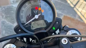 Triumph Street Twin 900 (2016)  (2)