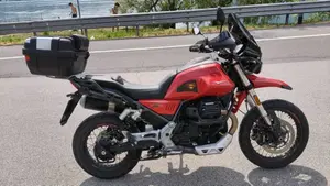 Moto Guzzi V85 TT Evocative Graphics (2019 - 20)  (3)