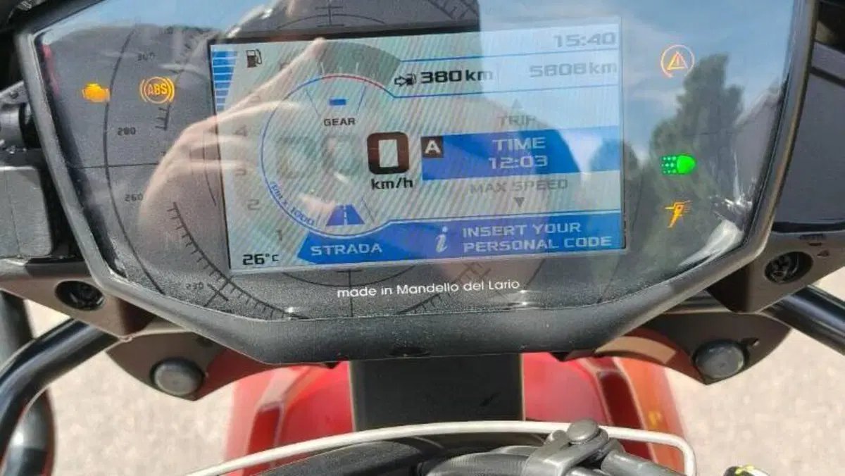 Moto Guzzi V85 TT Evocative Graphics (2019 - 20)  (4)