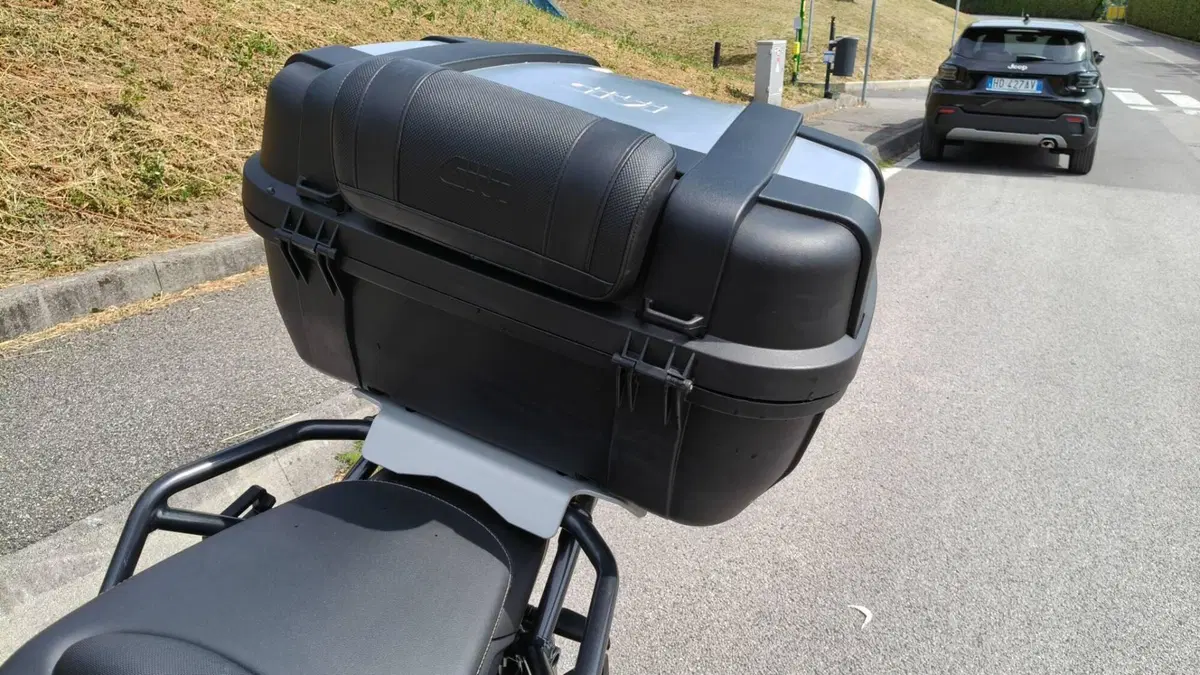 Moto Guzzi V85 TT Evocative Graphics (2019 - 20)  (6)