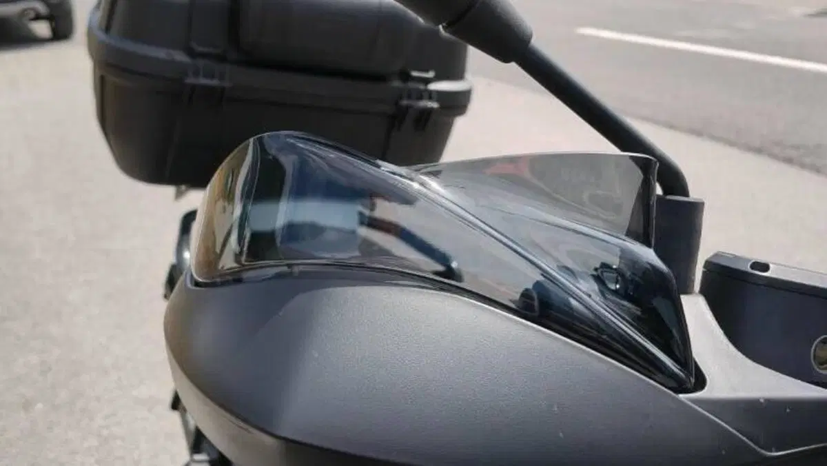 Moto Guzzi V85 TT Evocative Graphics (2019 - 20)  (9)