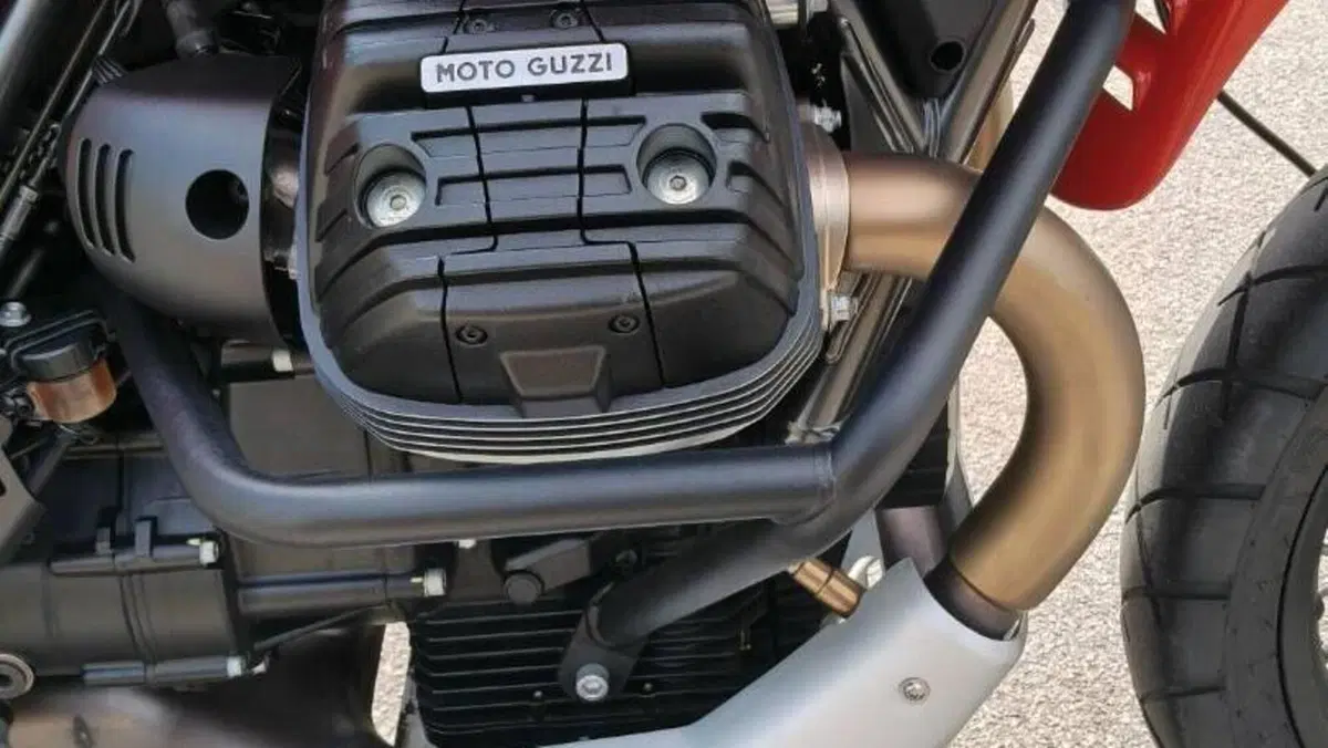 Moto Guzzi V85 TT Evocative Graphics (2019 - 20)  (11)