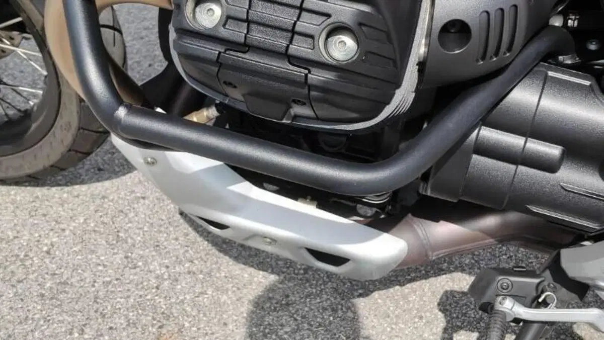 Moto Guzzi V85 TT Evocative Graphics (2019 - 20)  (12)