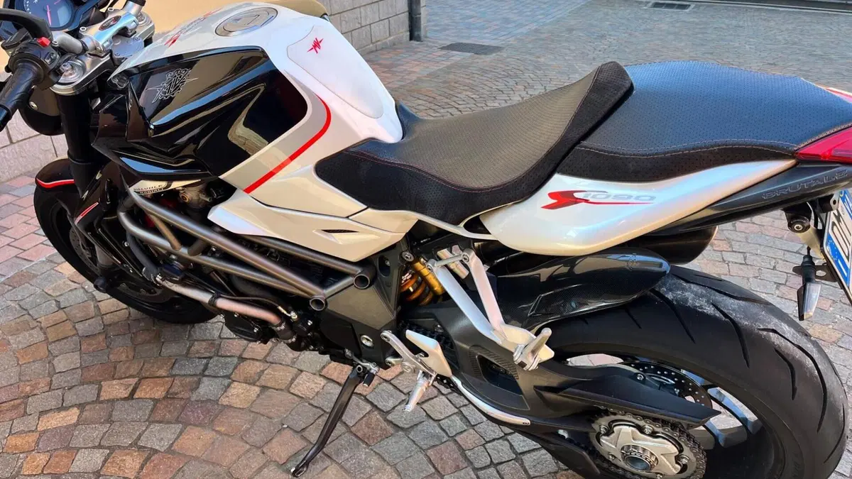 MV Agusta Brutale 1090 RR (2009 - 15)  (2)