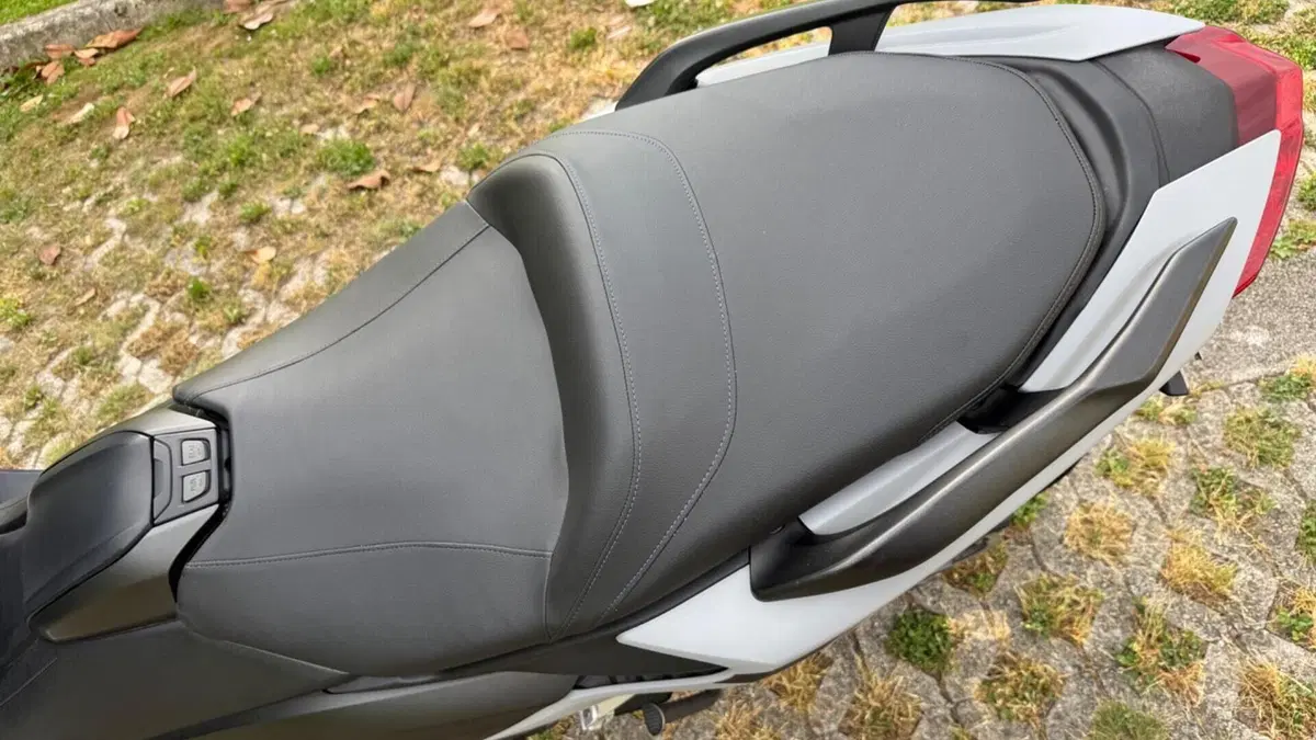 Yamaha T-Max 560 (2020 - 21)  (5)