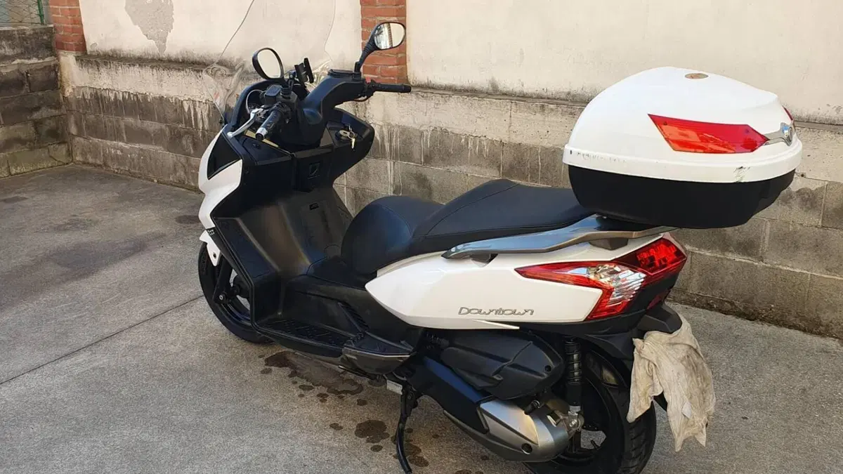 Kymco Downtown 300i (2009 - 17)  (4)