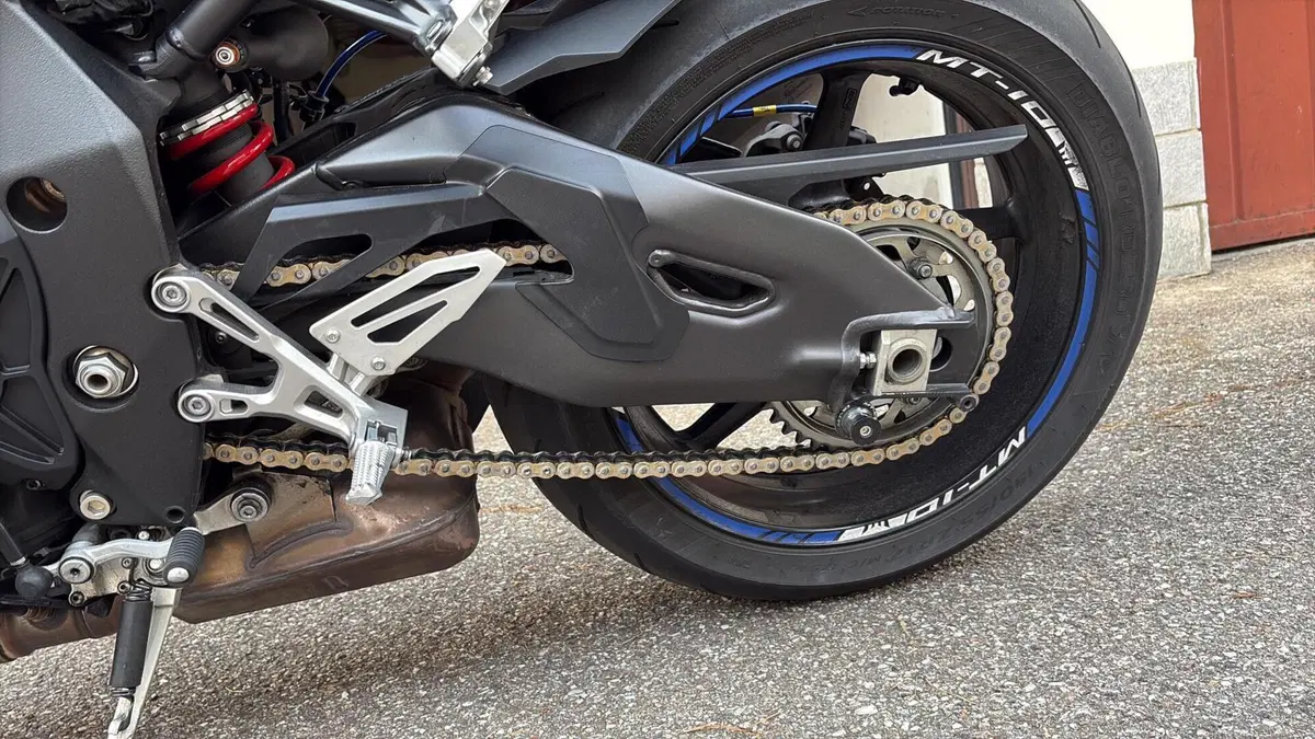 Yamaha MT-10 ABS (2016 - 17)  (2)
