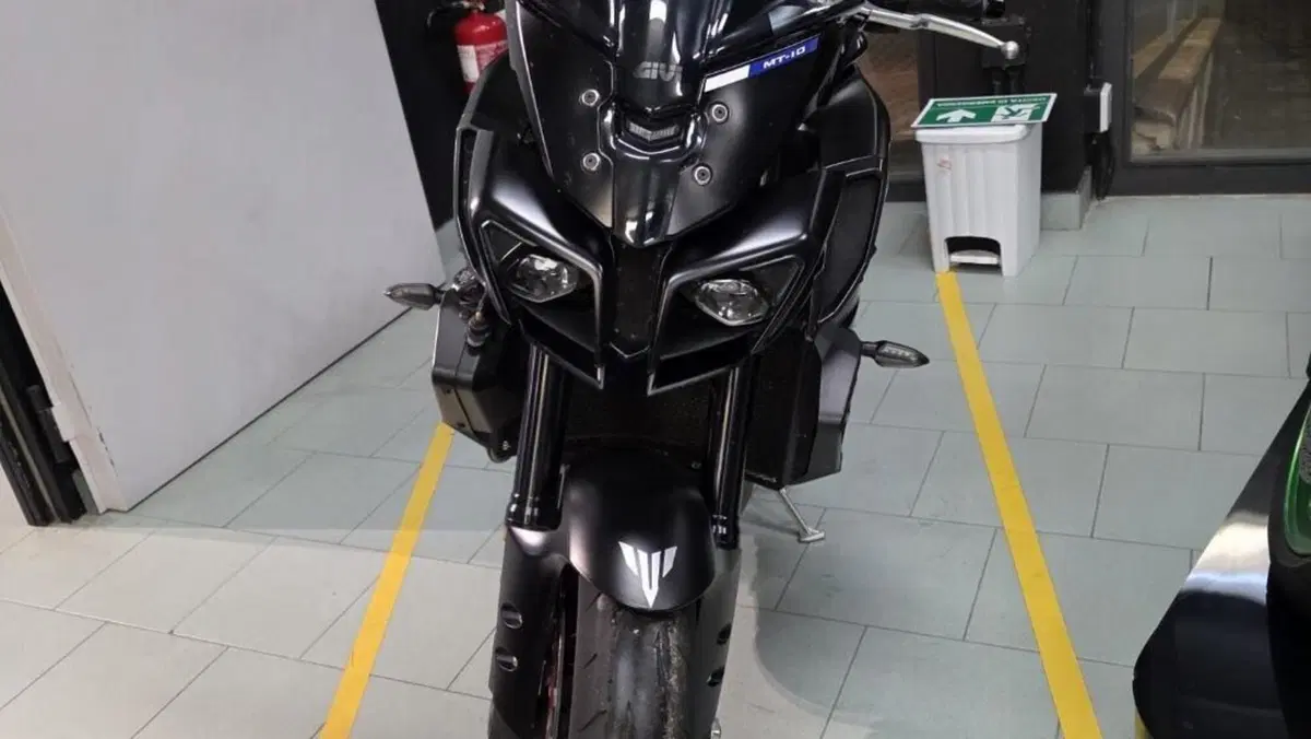 Yamaha MT-10 ABS (2016 - 17)  (9)