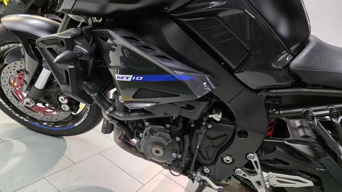 Yamaha MT-10 ABS (2016 - 17)  (12)