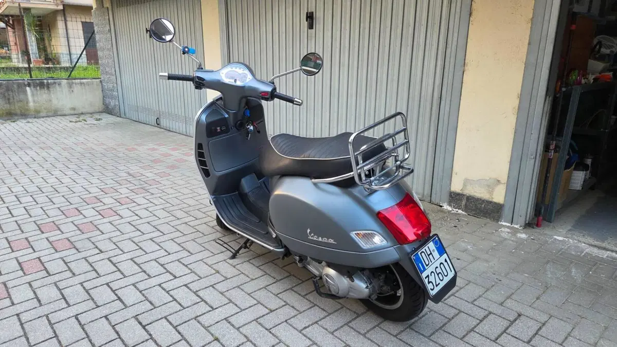 Vespa GTS 300 (2010 - 14)  (4)