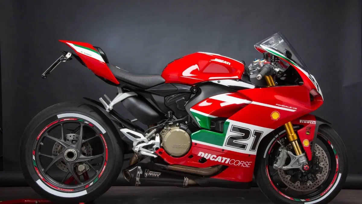 Ducati Panigale V2 Bayliss 1st Championship 20th Anniversary (2021 - 24)  (2)
