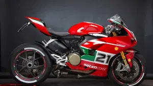 Ducati Panigale V2 Bayliss 1st Championship 20th Anniversary (2021 - 24)  (2)