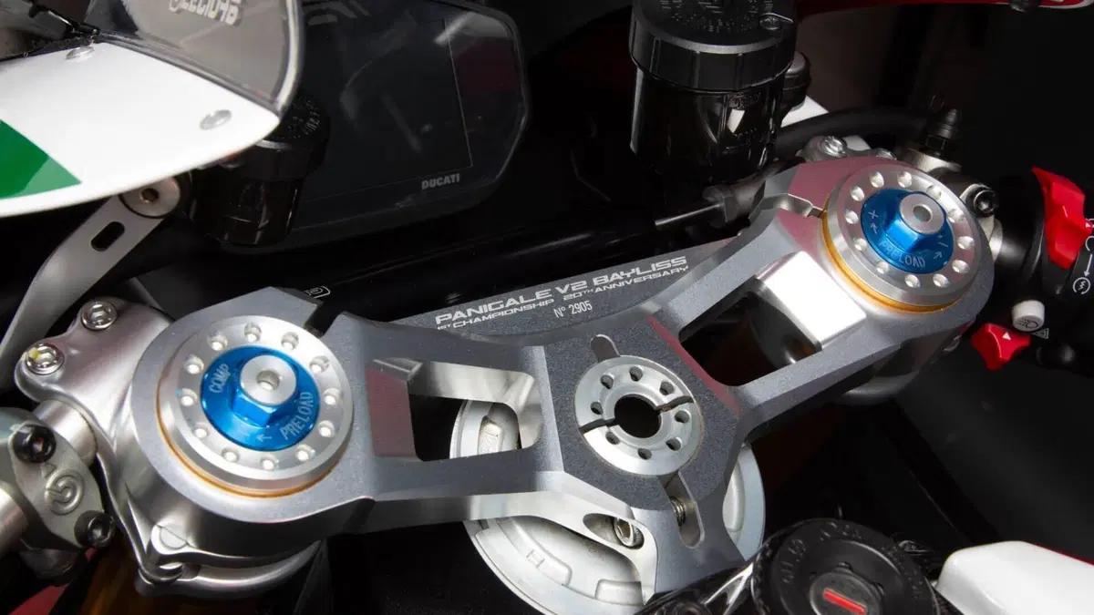 Ducati Panigale V2 Bayliss 1st Championship 20th Anniversary (2021 - 24)  (5)