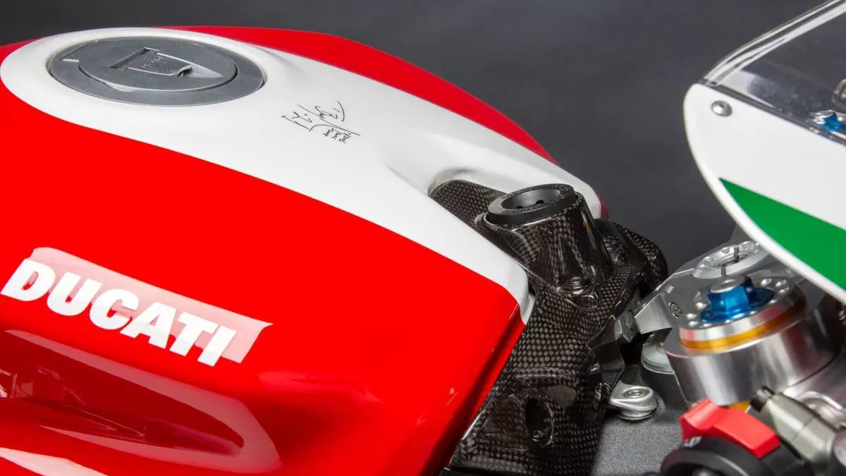 Ducati Panigale V2 Bayliss 1st Championship 20th Anniversary (2021 - 24)  (6)