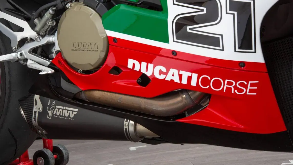Ducati Panigale V2 Bayliss 1st Championship 20th Anniversary (2021 - 24)  (9)