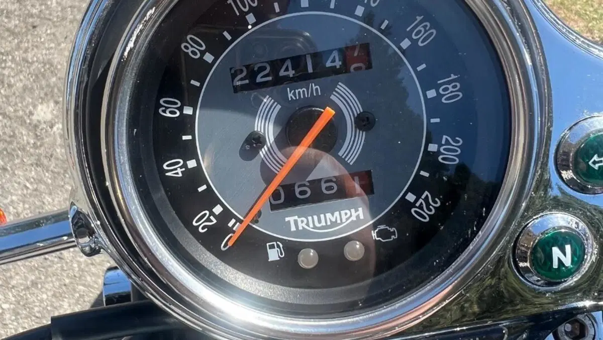 Triumph Bonneville T100 (2008 - 16)  (8)
