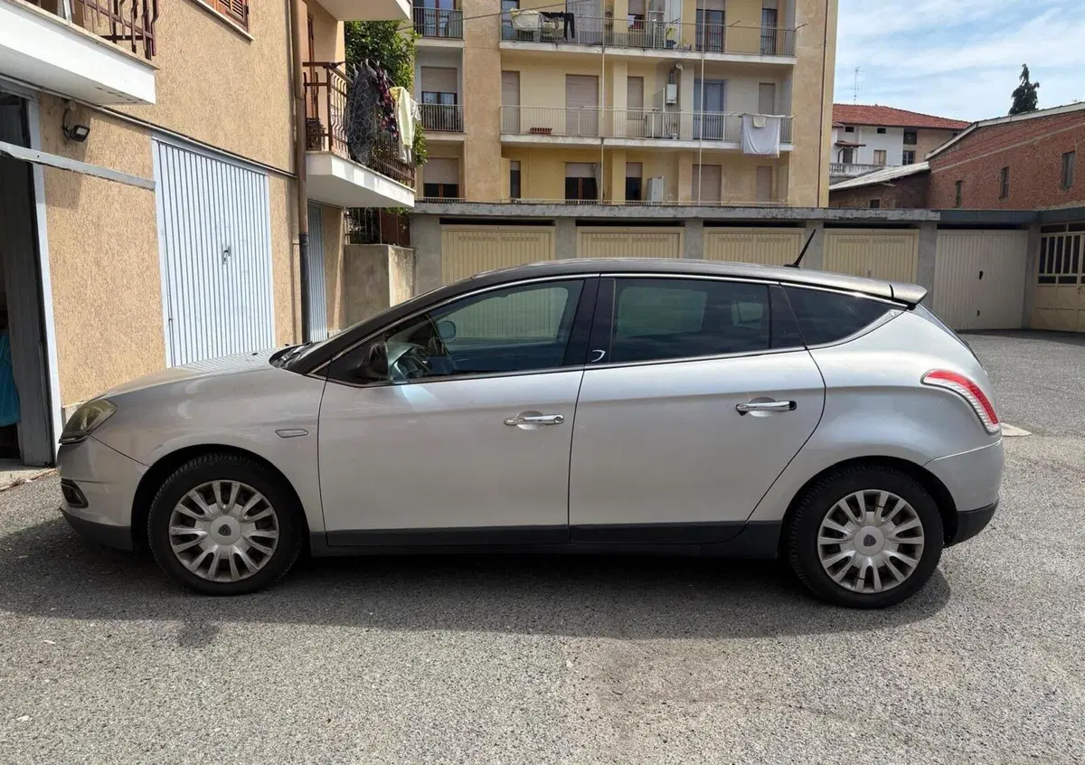 Lancia Delta 1.4 T-Jet 120 CV Argento Ecochic GPL (2)