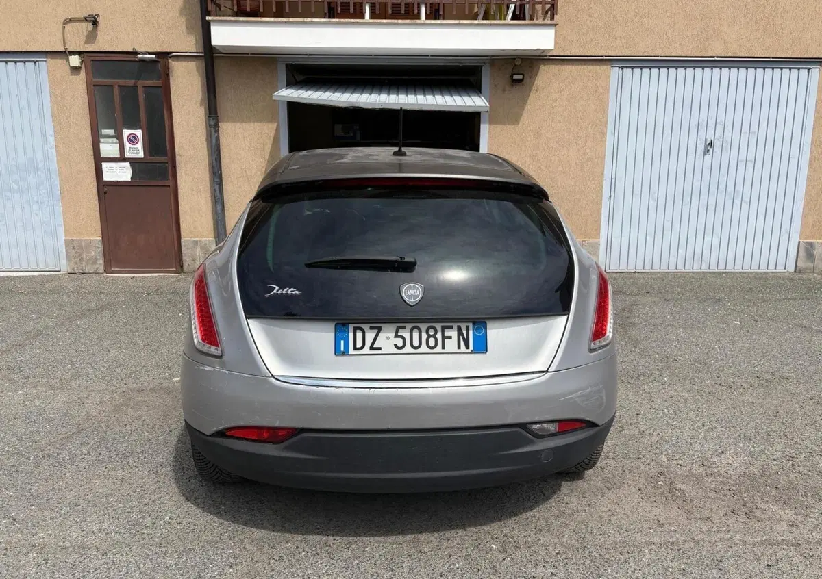 Lancia Delta 1.4 T-Jet 120 CV Argento Ecochic GPL (4)