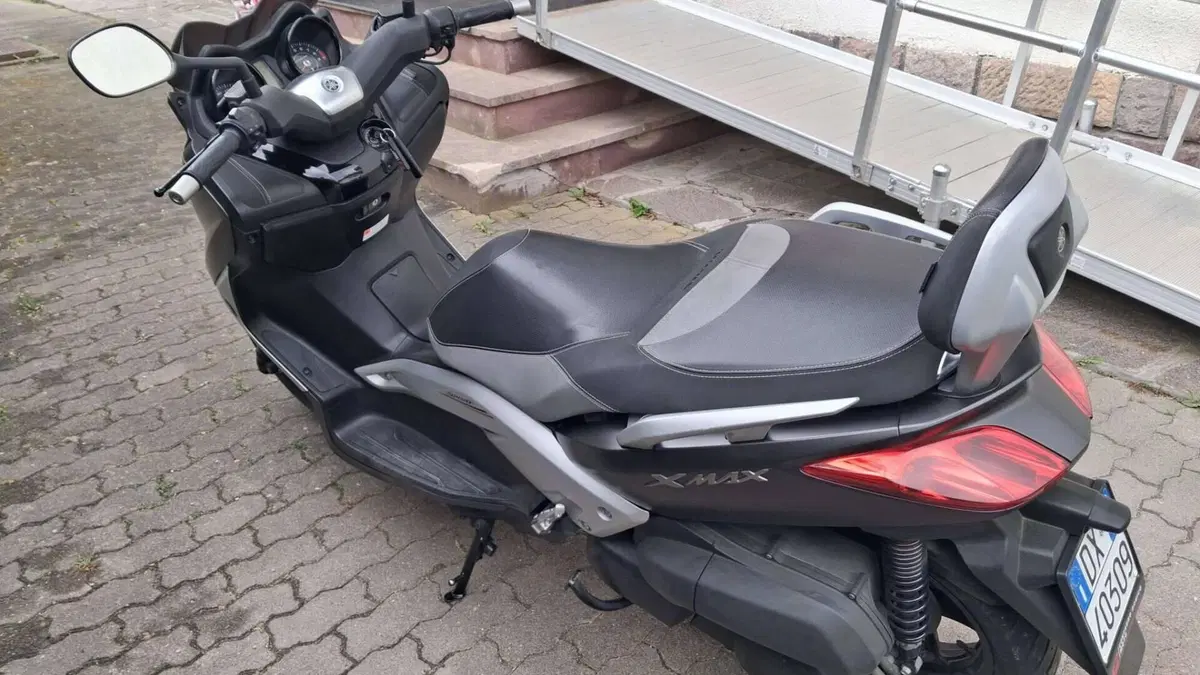 Yamaha X-Max 250 Sport (2011 - 13)  (3)