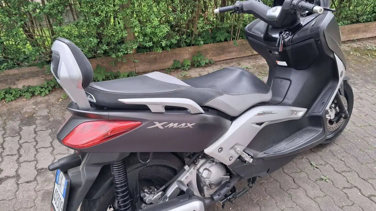 Yamaha X-Max 250 Sport (2011 - 13)  (4)
