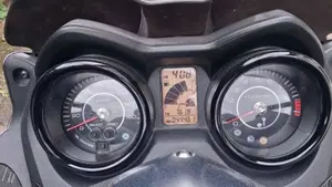 Yamaha X-Max 250 Sport (2011 - 13)  (5)