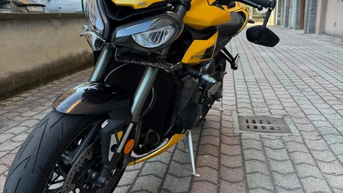 Triumph Street Triple 765 RS (2023 - 26)  (2)