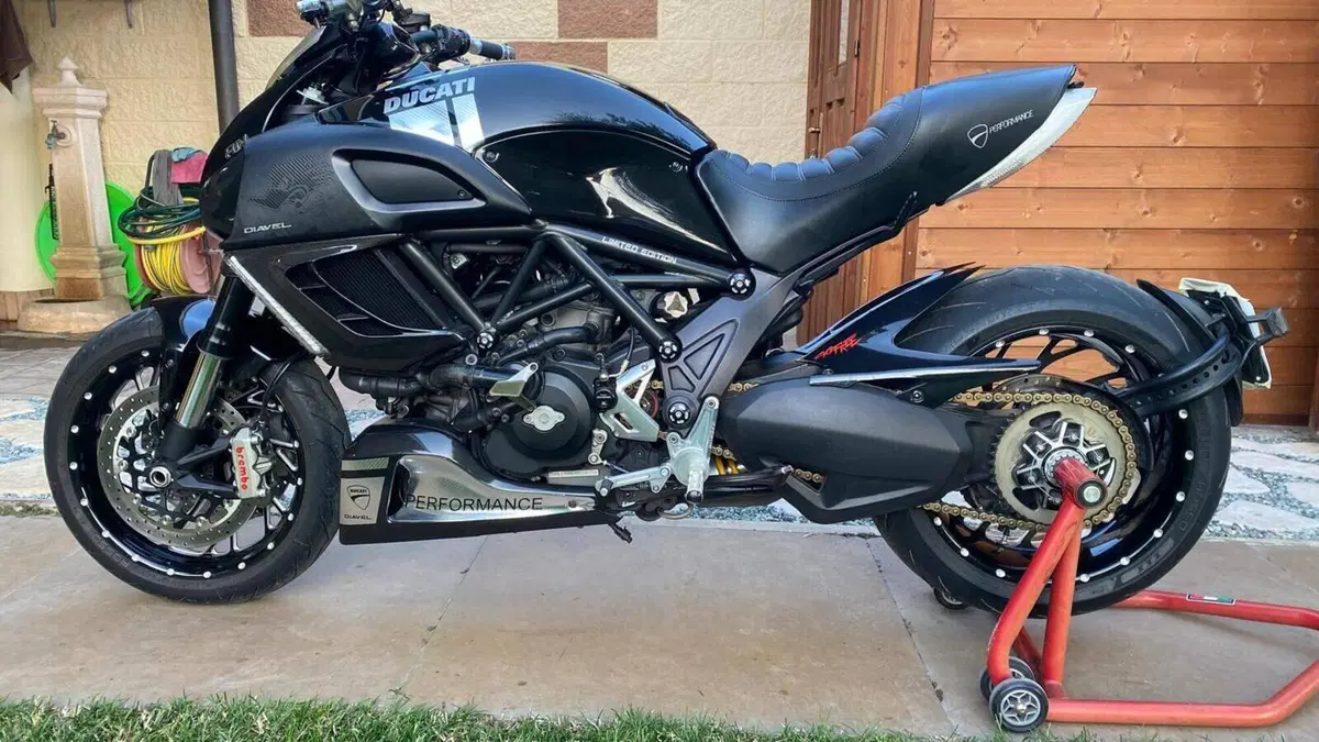 Ducati Diavel 1200 (2010 - 13)  (3)