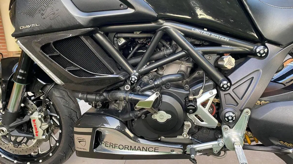 Ducati Diavel 1200 (2010 - 13)  (4)