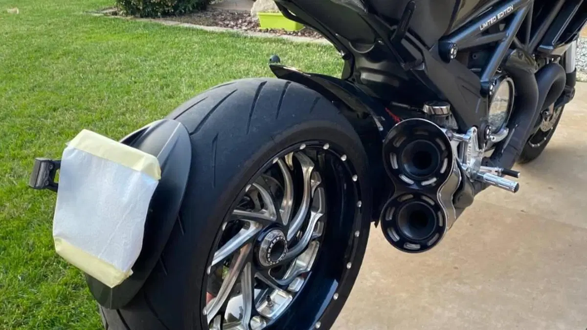Ducati Diavel 1200 (2010 - 13)  (6)
