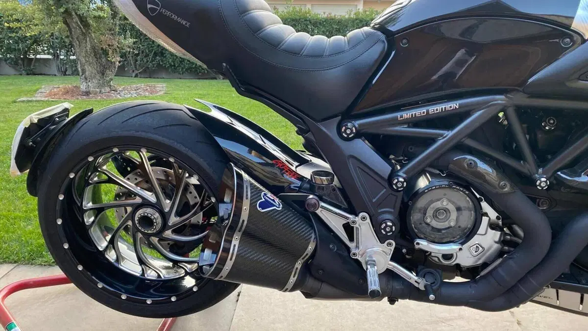 Ducati Diavel 1200 (2010 - 13)  (8)
